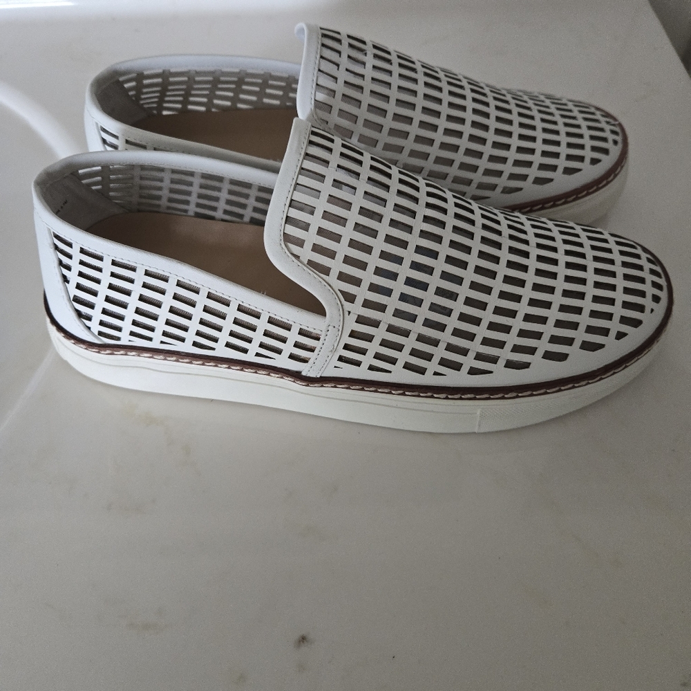 Ladies beige paned loafer